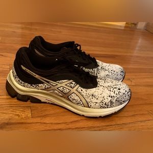 ASICS women’s size 9